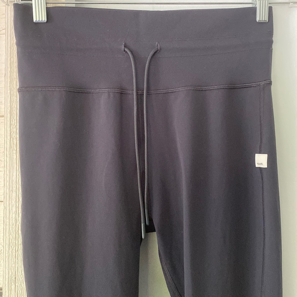 Vuori *Never worn* Daily Legging, Black, size L, 7/8 inseam, high rise 24.5”